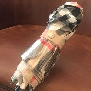 New! Burberry Umbrella with matching slip cover